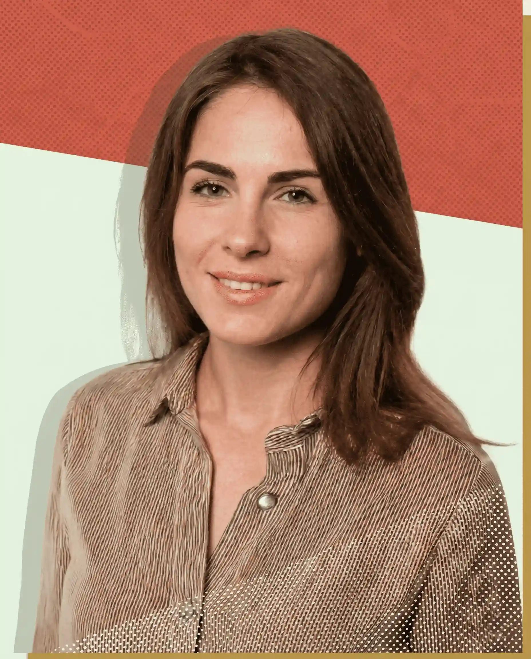 Portrait of Emma Carter, a food writer passionate about home cooking and storytelling.